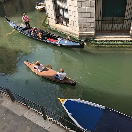 B&B Al Teatro With Canal View Venedig Eksteriør billede