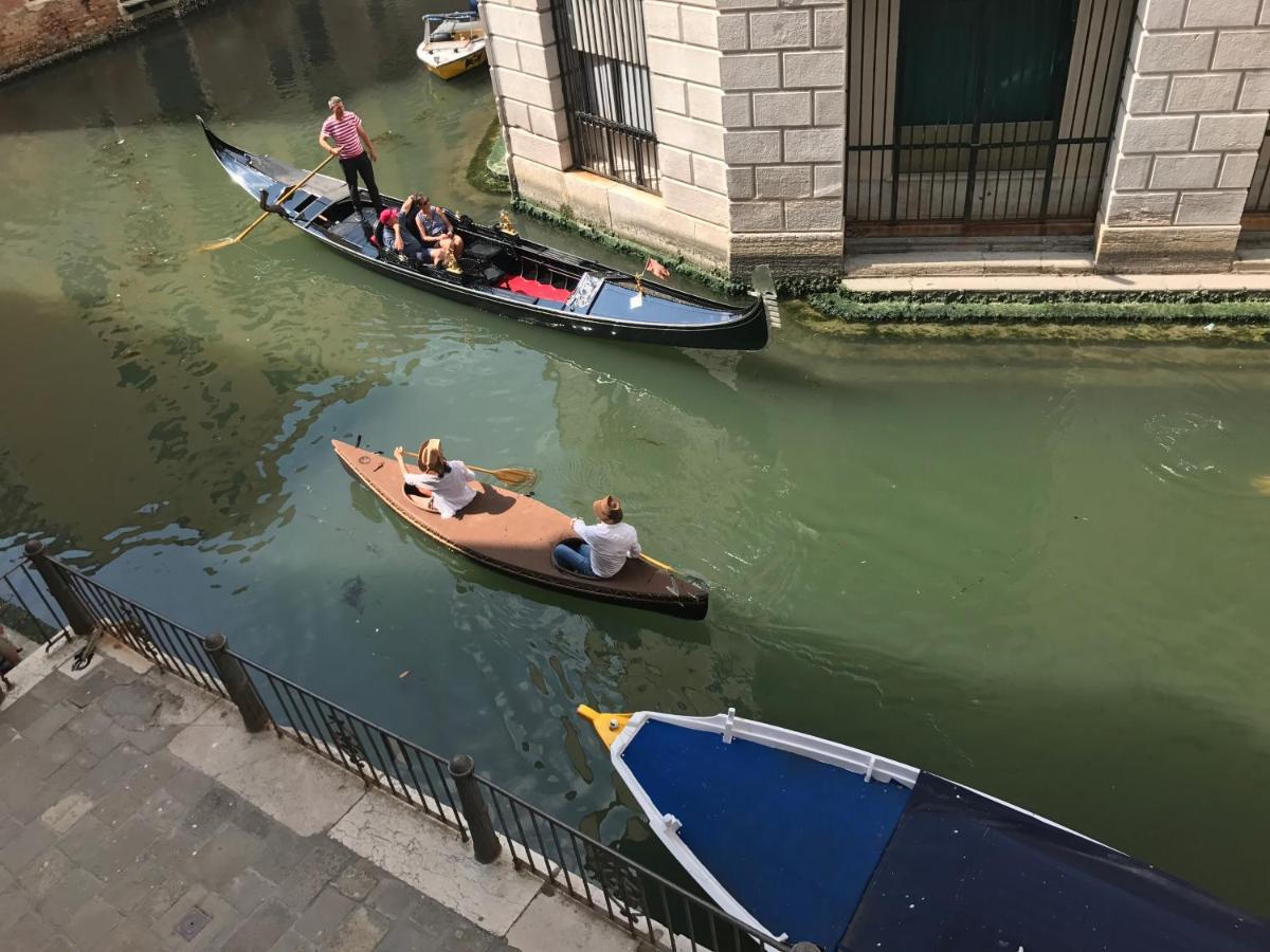 B&B Al Teatro With Canal View Venedig Eksteriør billede