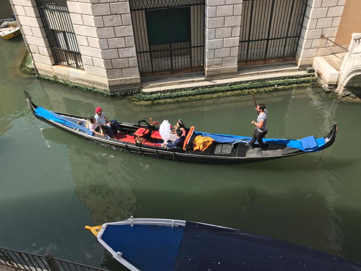 B&B Al Teatro With Canal View Venedig Eksteriør billede
