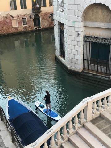 B&B Al Teatro With Canal View Venedig Eksteriør billede