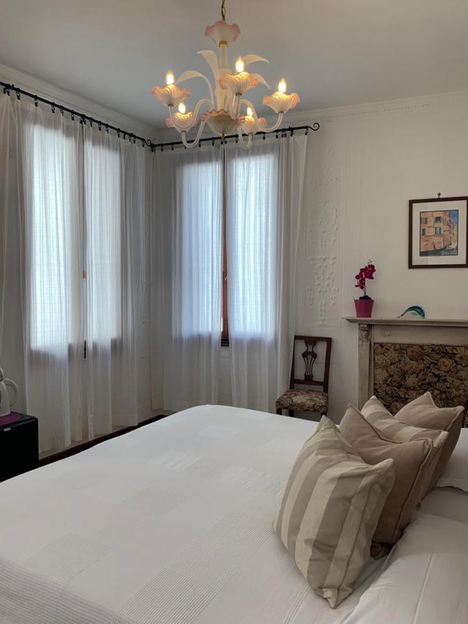 B&B Al Teatro With Canal View Venedig Eksteriør billede
