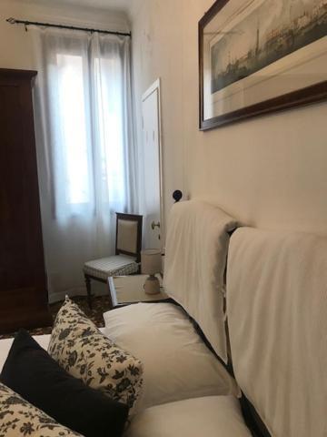 B&B Al Teatro With Canal View Venedig Eksteriør billede